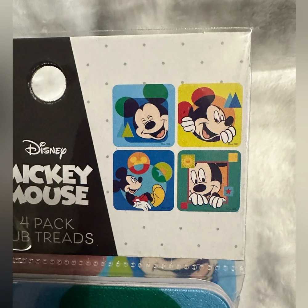 New Mickey 8pc Tub Treads Set